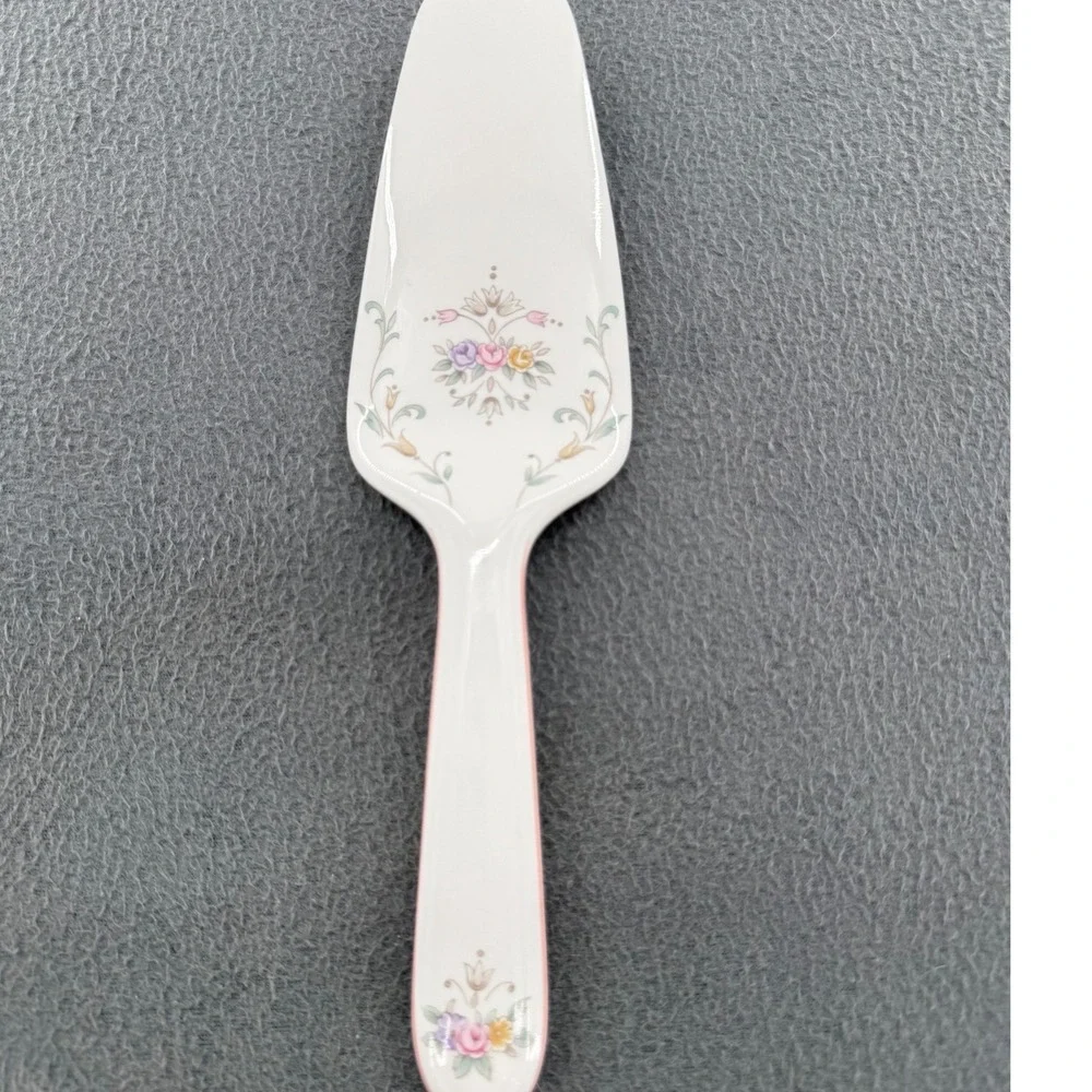 Christopher Stuart Cake Server Spring Crest Cottagecore Tea Party Victorian